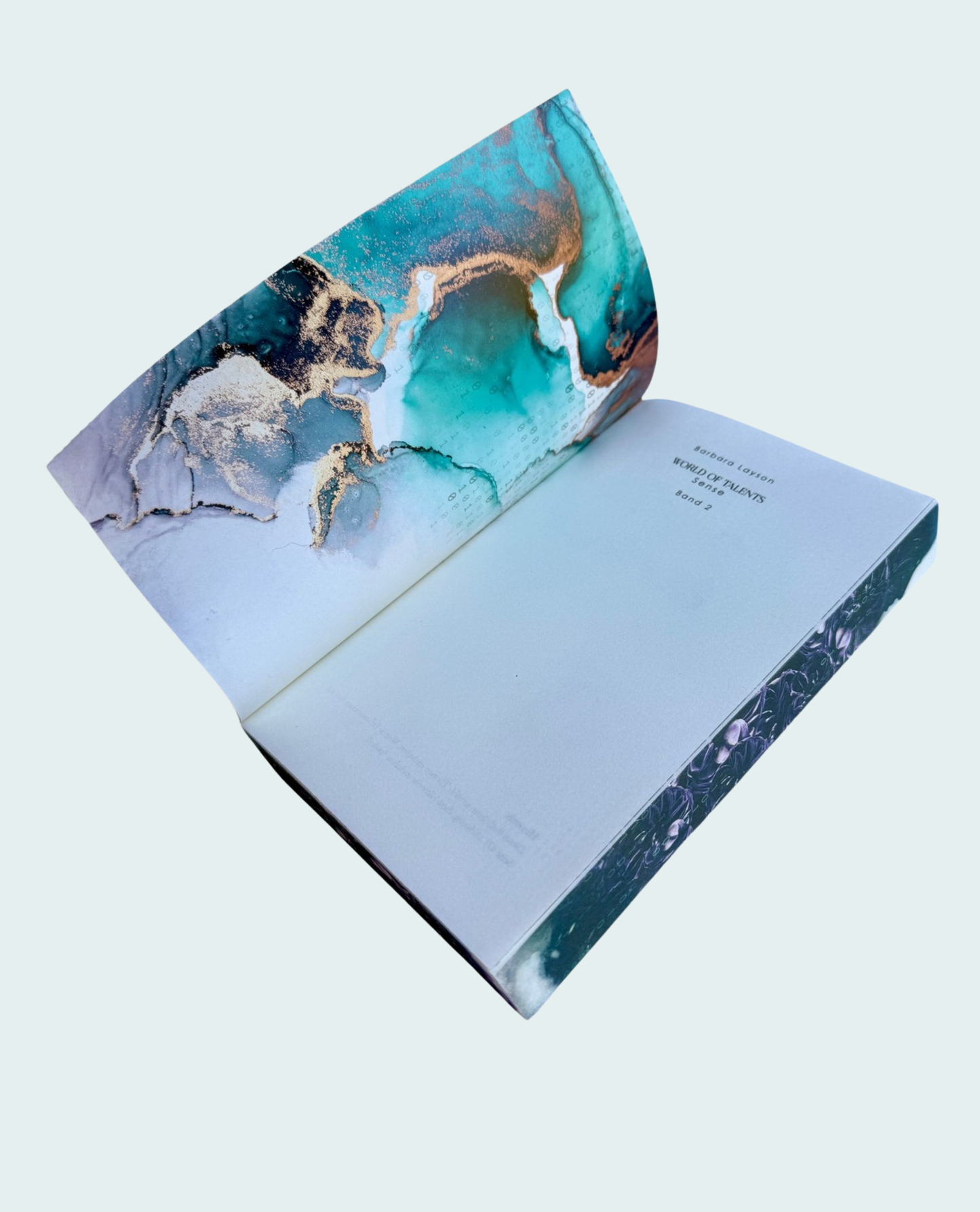 3. World of Talents: Band 2 Sense (Cover-Fehldruck-Edition) inklusive Charakterkarte, Lesezeichen & Page Overlay mit Farbschnitt